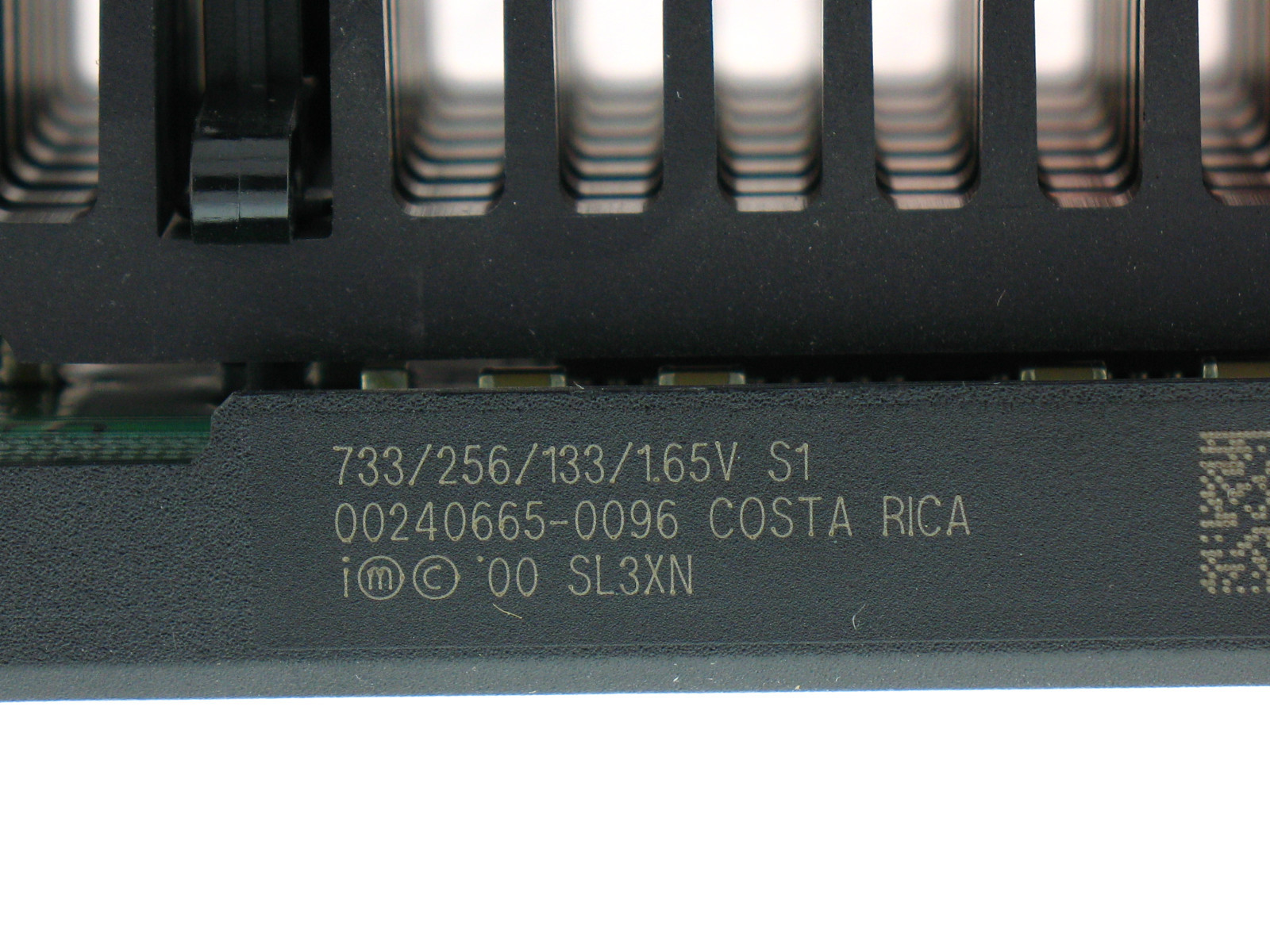 D9659-69001 80526PZ733256 SL3XN Pentium III Processor 733 MHz, 256K Cache
