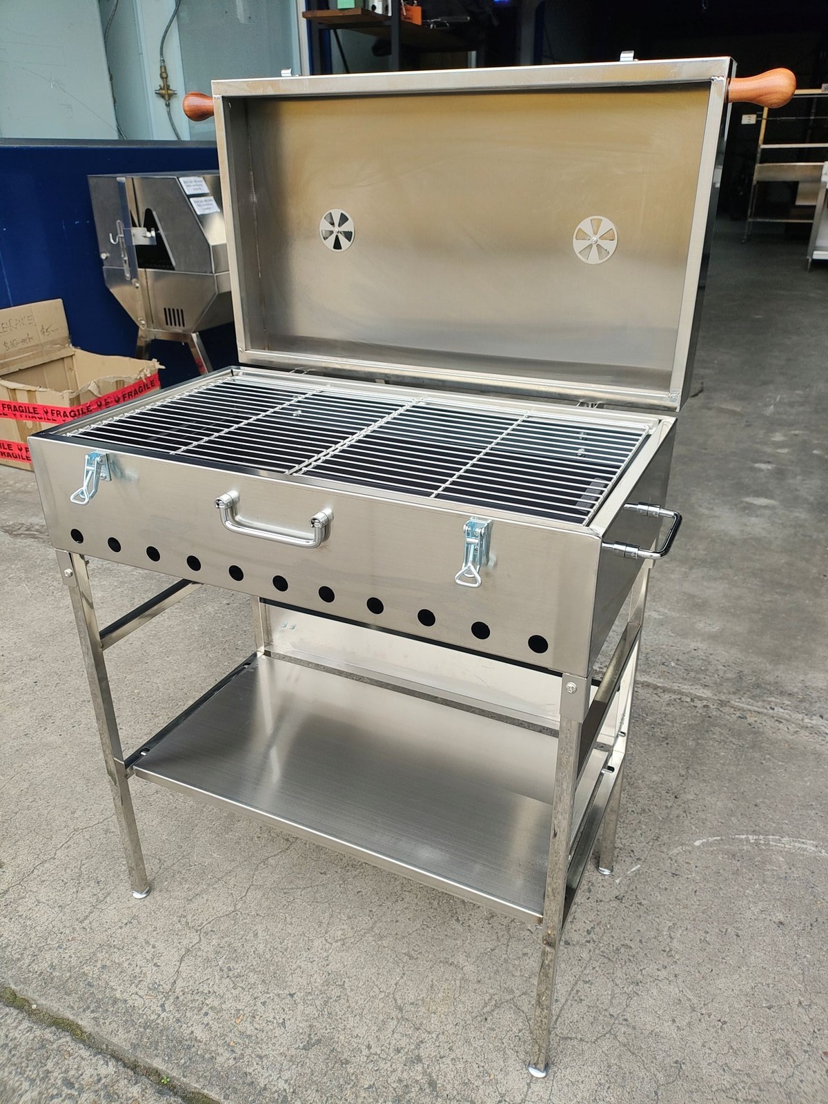 NEW PORTABLE STAINLESS STEEL CHARCOAL BBQ GRILL / SMOKER